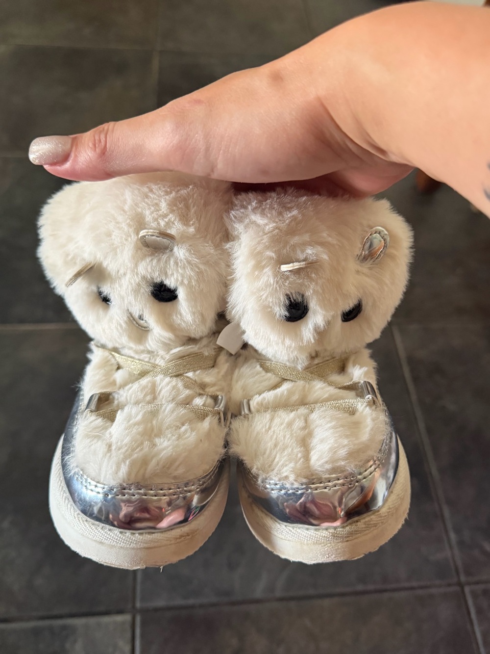 GAP Cream Plush Bear Kids Boots with Silver Toe